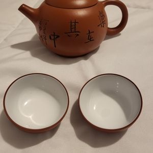 Miniature Japanese tea pot with cups, never used.